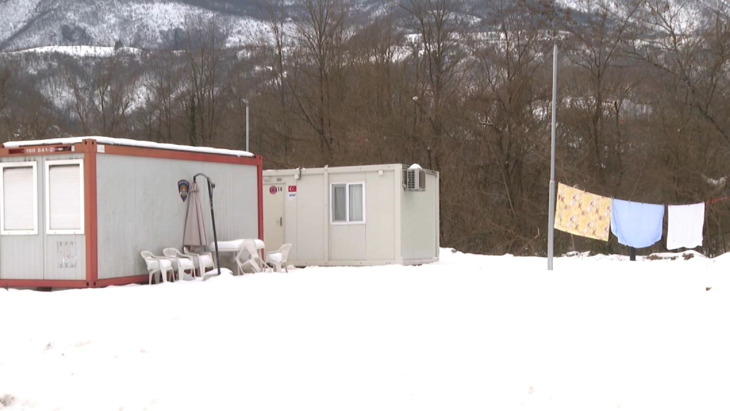 'Drugu zimu zimujem u kontejneru': Obitelji iz Buturović Polja i dalje čekaju krov nad glavom